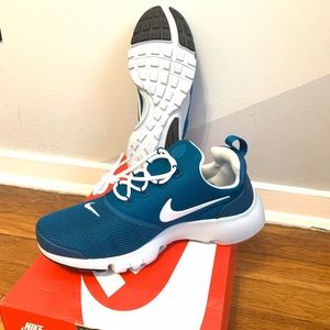 PRESTO FLY (GS) NIKE YOUTH SHOE